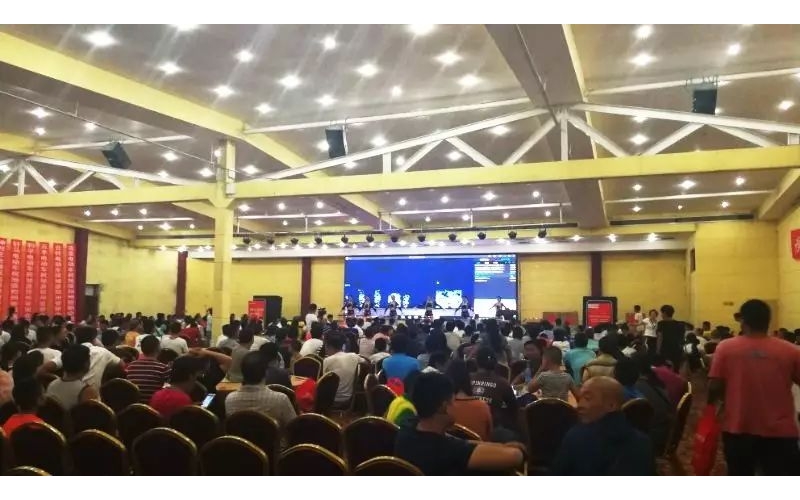 鄭州客戶答謝會太火爆!近1000人參會！半個小時訂貨突破1萬組！